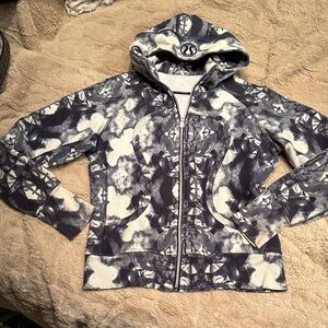 lululemon women’s  Black and White Patterned Jacket medium/ large